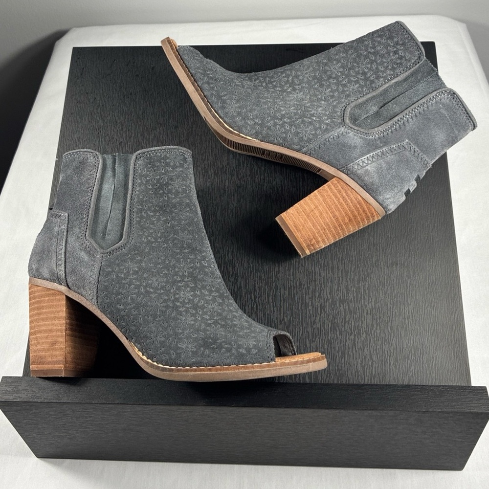 Toms Majorca Peep Toe Ankle Booties Wood Block Heel Gray Perforated Womens 7